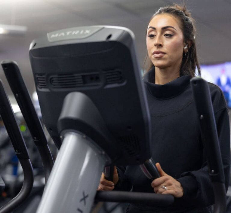 the-workout-club-londonderry-nh-location-near-me-fitness-membership-modern-gym-woman-only-females-girls-safe-smile cardio-run-walk-miles