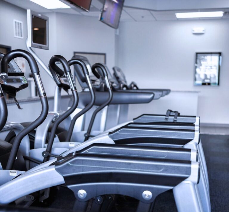 the-workout-club-manchester-nh-location-near-me-fitness-membership-gym-cardio-room-walk-run