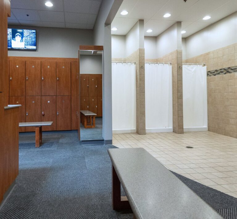 the-workout-club-salem-nh-location-near-me-fitness-membership-locker-rooms-mens-womans-steam-room-sauna-showers-chaning-room-calming-relax