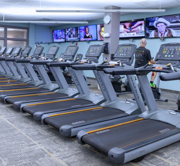 the-workout-club-salem-nh-location-near-me-fitness-membership-gym-cardio-training-walking-running-distance-burn-fat-see-results-go-to-the-gym