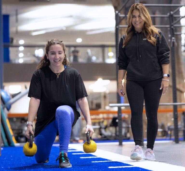 the-workout-club-salem-nh-location-near-me-fitness-membership-gym-stregh-training-muscle-growth-burn-fat-see-results-personal-trainer