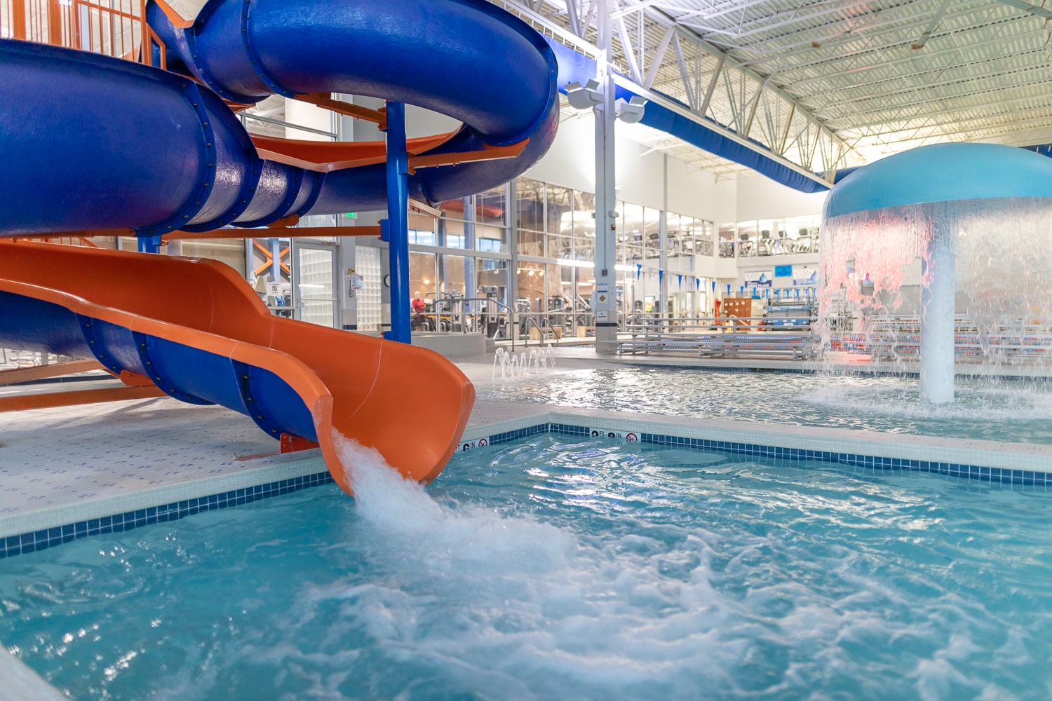 Indoor Pools and Splash Zone at Workout Club in Salem