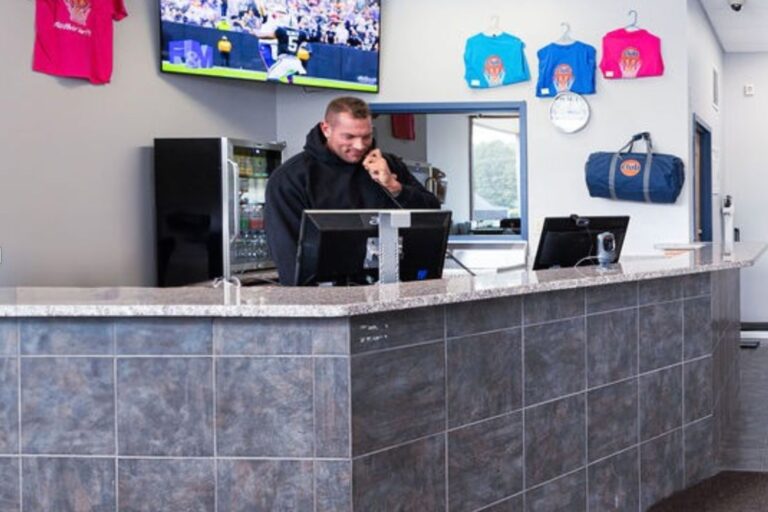 front-desk-attendant-careers-workout-club