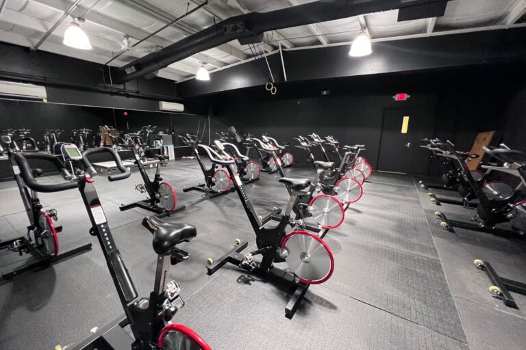 spinning-studio-group-fitness-NH-gyms